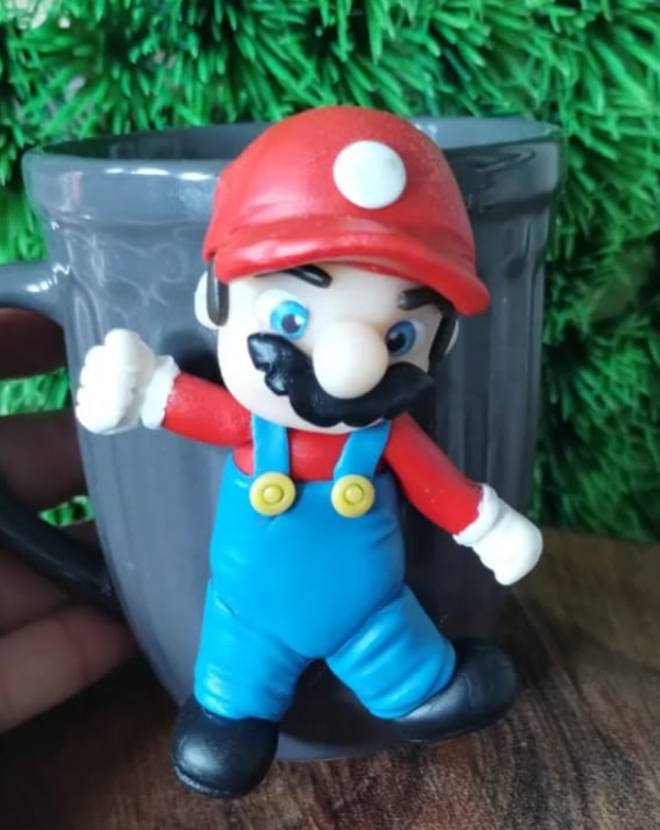 Personagens personalizados em biscuit
